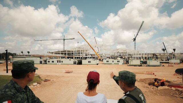 Claudia Sheinbaum visita obra del Aeropuerto de Tulum