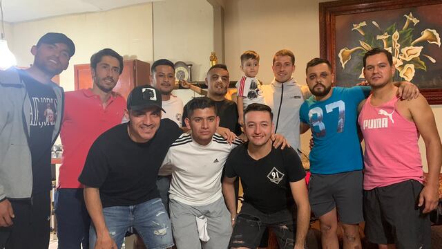 Jugadores del Atlas en casa de dos víctimas en Querétaro