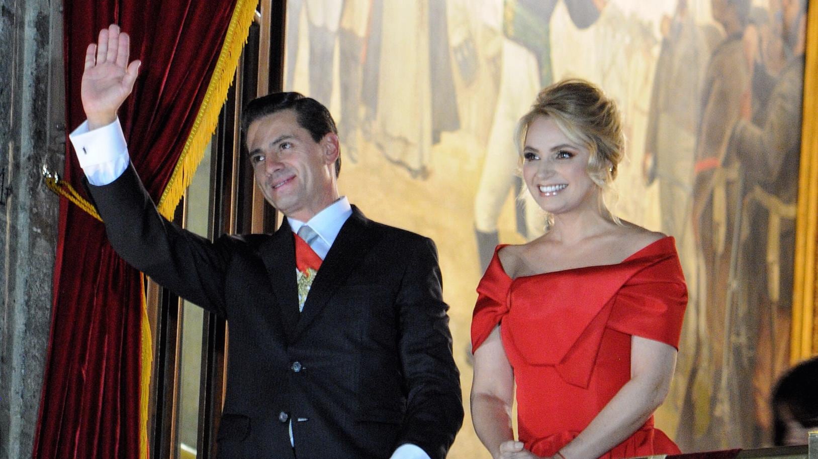 Enrique Peña Nieto y Angélica Rivera. Ya no la sigue.