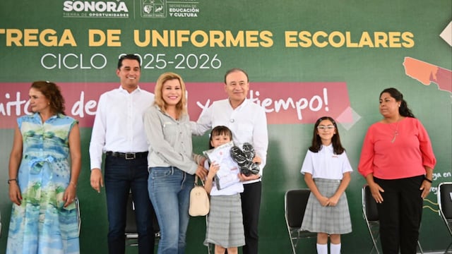 Alfonso Durazo inicia entrega de uniformes escolares gratuitos en Sonora.