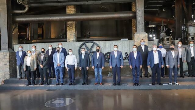 Gobernadores y empresarios en Monterrey.