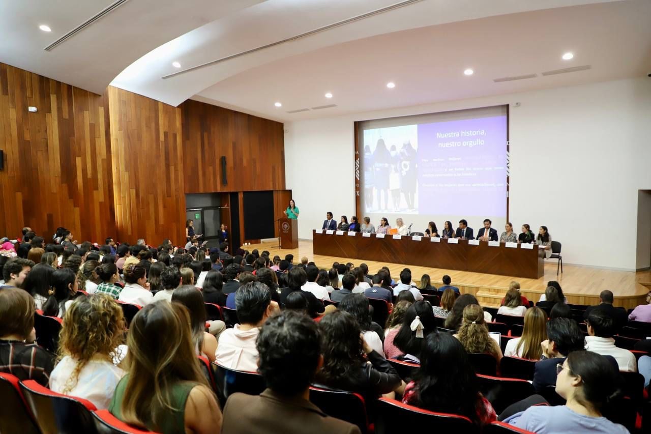 Lía Limón visita la Universidad Anáhuac; debe existir una agenda de género en el servicio público, asegura