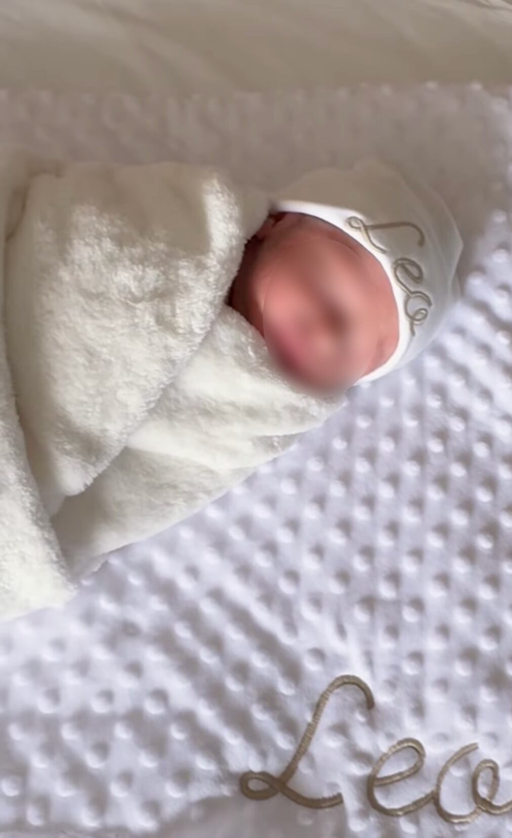 Ya nació el segundo hijo de Mariana Echeverría y Oscar Jiménez