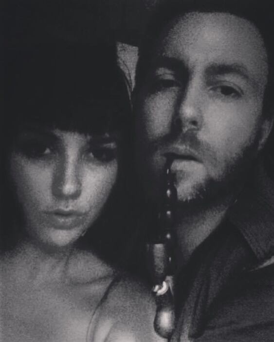 Marieangela King y Elijah Blue Allman