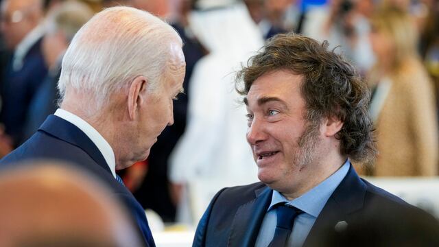 Javier Milei y Joe Biden en la cumbre del G7