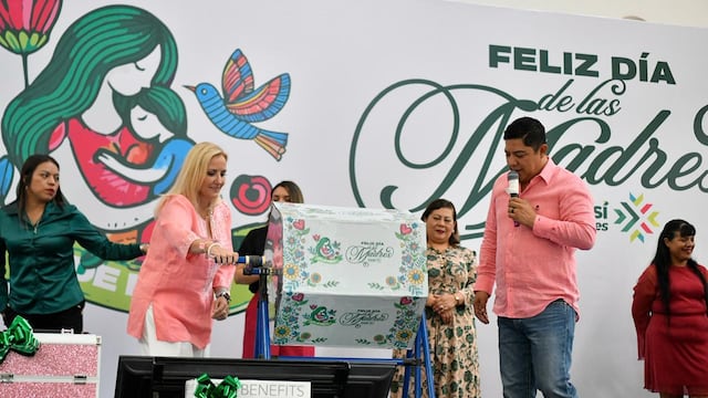Ricardo Gallardo celebra a madres potosinas con programas de salud, vivienda y créditos.