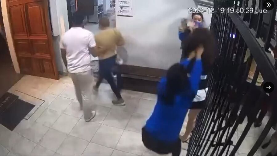 María Elena Ríos pelea con otra mujer en hospital de Oaxaca