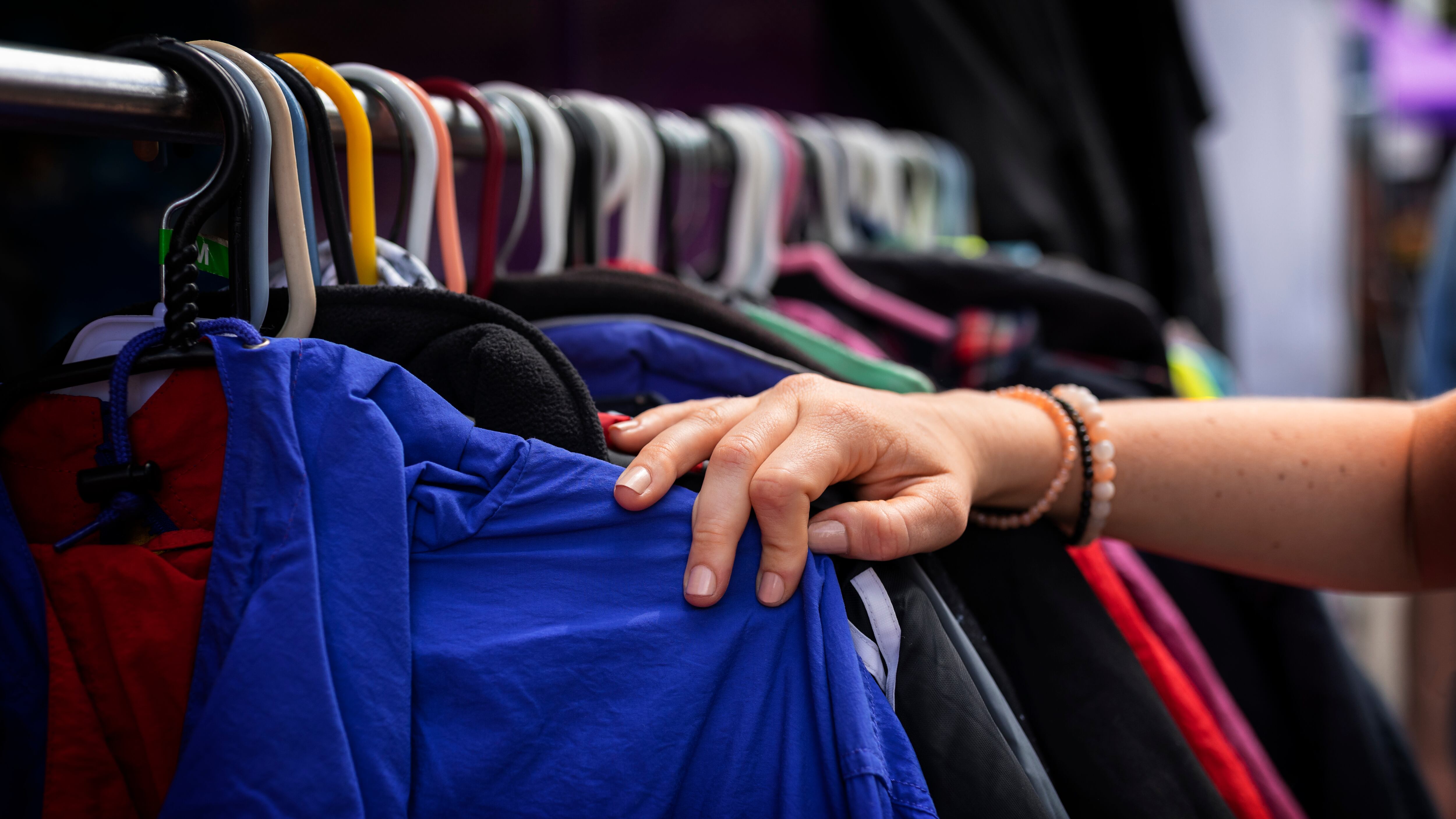 “Derecho a vestir con dignidad”: PVEM busca reconocerlo como derecho social básico