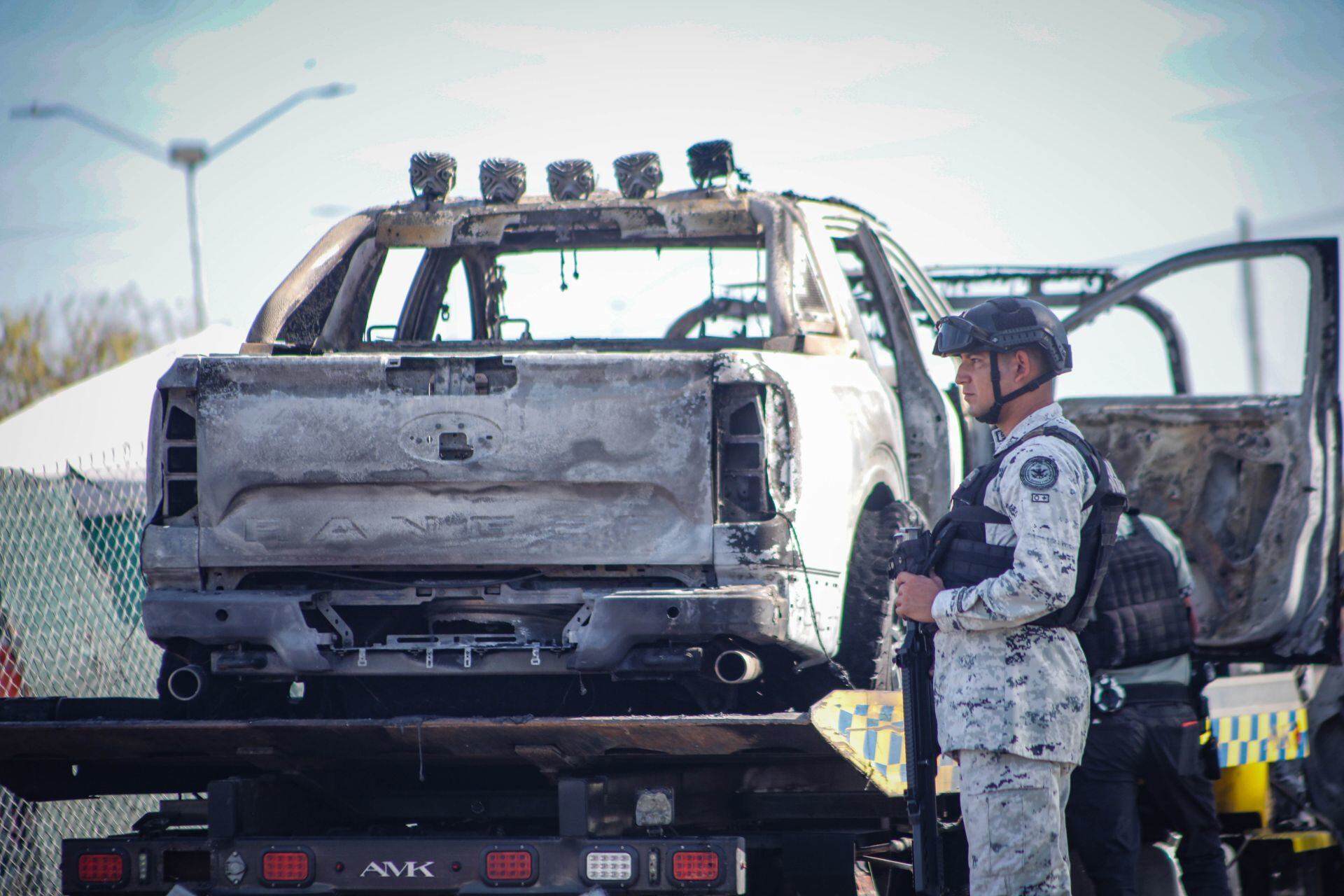 Culiacán hoy 29 de noviembre: abandonan recipiente con ácido afuera de kinder