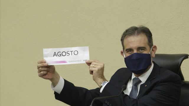 Presidente del INE con cubrebocas