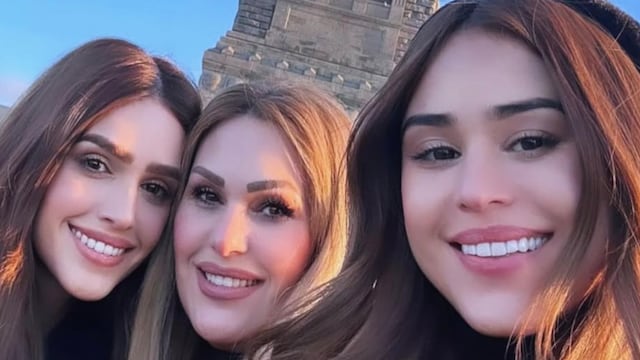 Yanet García con su hermana Alondra García