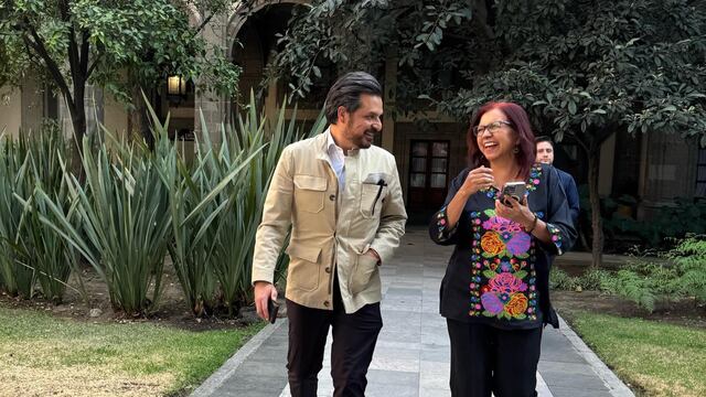 Zoé Robledo calla rumores sobre su permanencia en el IMSS