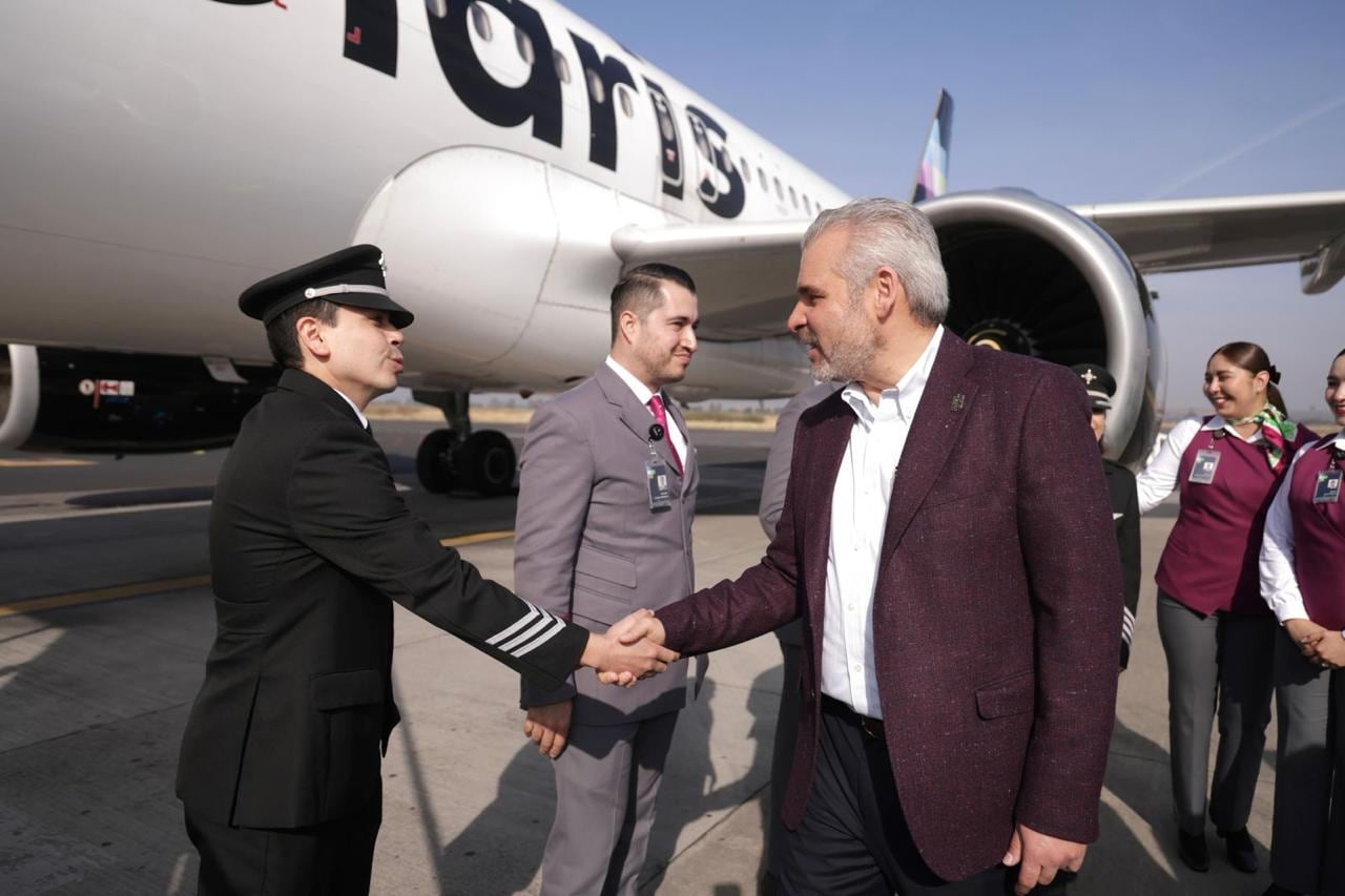 Alfredo Ramírez Bedolla y Volaris anuncian nuevas rutas aéreas para Michoacán