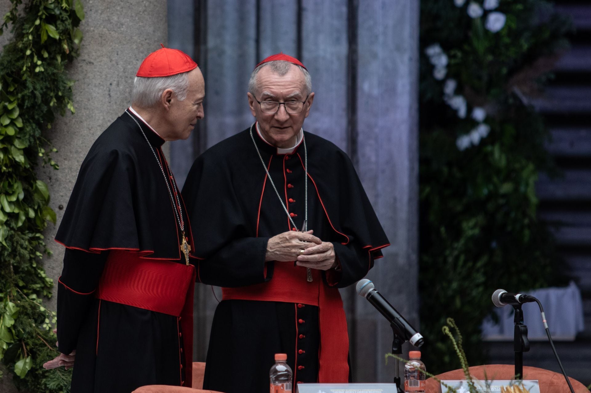 Carlos Aguiar Retes y el cardenal Pietro Parolin, secretario de Estado del Vaticano.