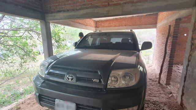 Uno de los vehículos decomisados en el operativo.