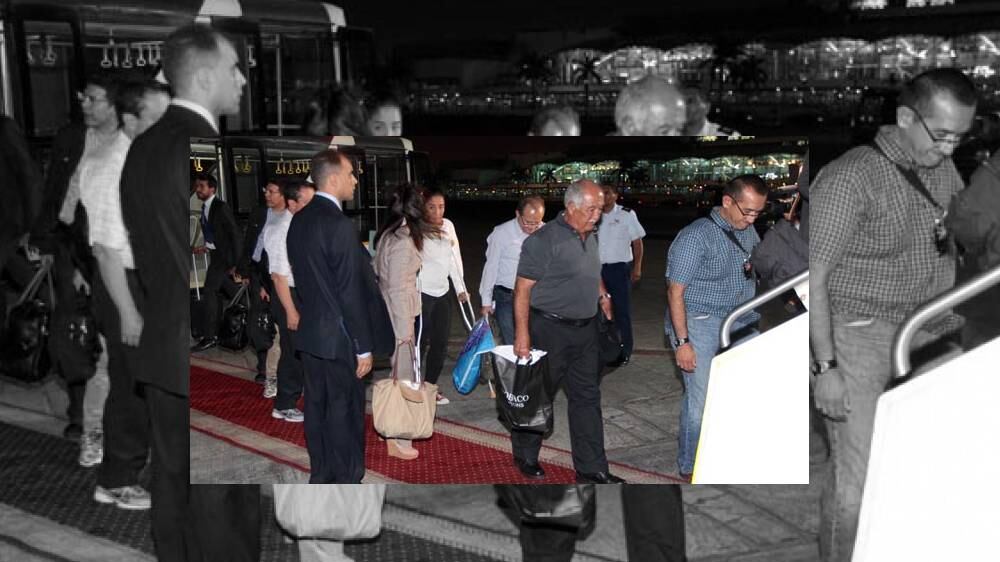 Peña Nieto da bienvenida a mexicanos provenientes de Egipto que aterrizan en el AICM