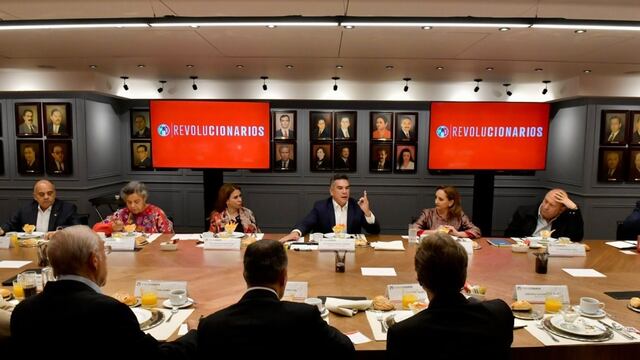 Alejandro Moreno se reúne con las corcholatas de Morena