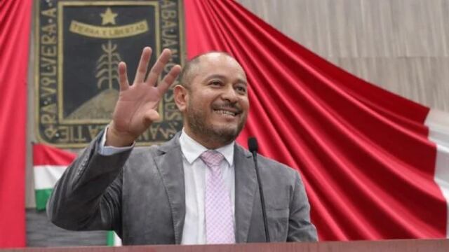 Roberto Yáñez Moreno es un político de Morelos que fingió ser gay para ser diputado y fue descubierto