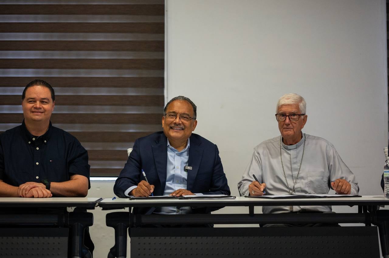 Andrés Mijes impulsa nuevas iglesias y proyectos sociales en Escobedo.