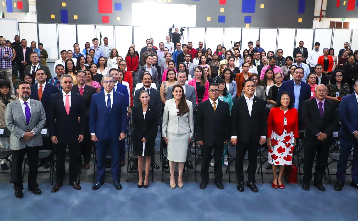 Tere Jiménez, gobernadora de Aguascalientes, inaugura foro