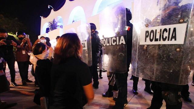Policías en protesta en Cancún