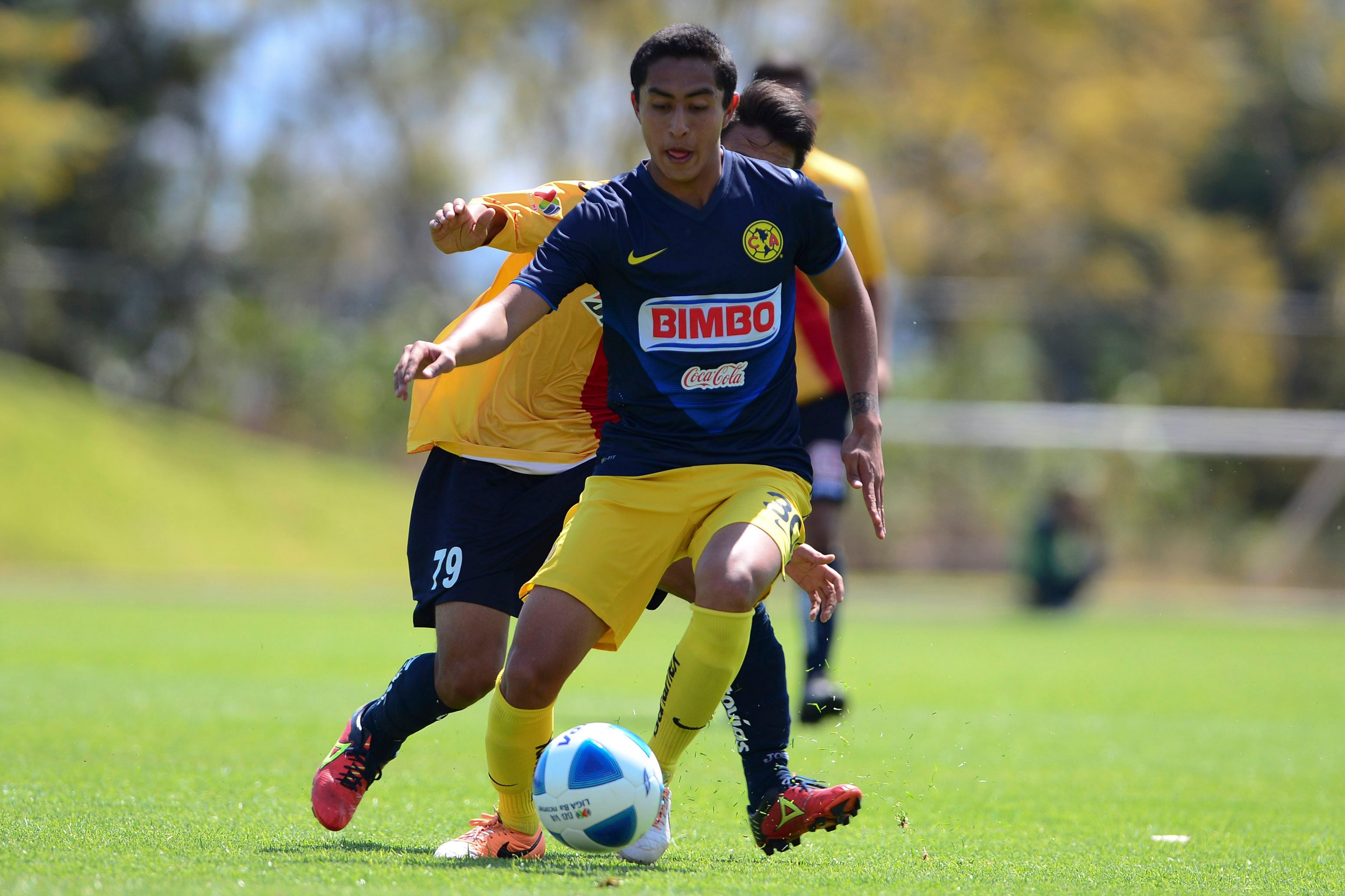 Omar Govea jugando en las Fuerzas Básicas del América