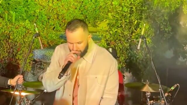 Carín León en after