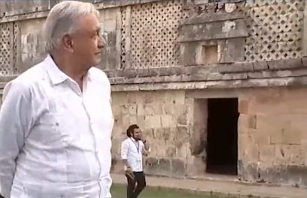 Cortocircuito detiene evento de AMLO en Uxmal