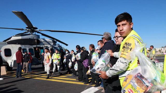 Julio Menchaca mantiene apoyo a familia afectadas en Hidalgo.