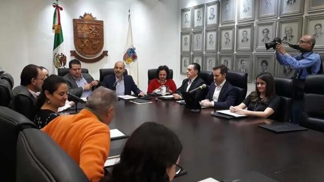 Miguel Treviño en sesión del cabildo