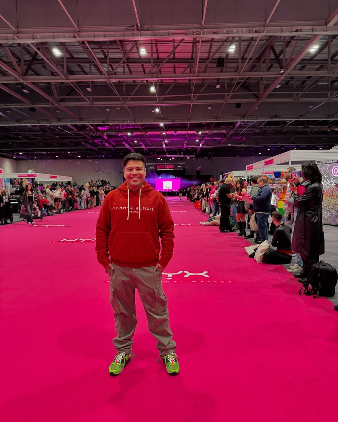 Momo Guzmán, creador de contenido quien hace a la Burrita Burrona.