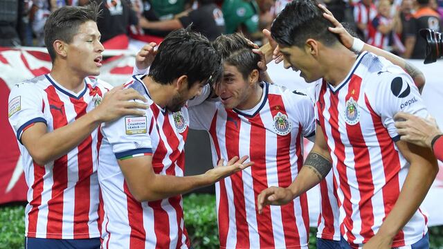 Chivas festeja gol ante New York Red Bulls.