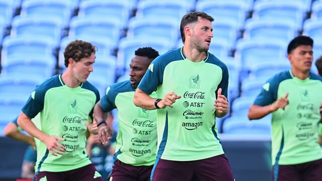 Santiago Giménez, Marcel Ruíz y Julián Quiñones en la Selección Mexicana.