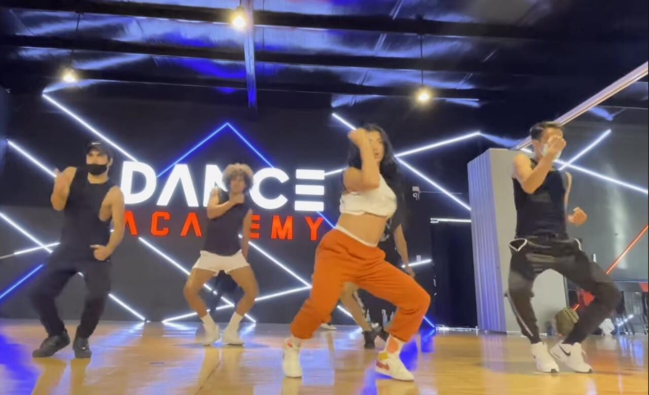 Kimberly Flores, ensayo