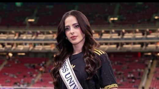 Las masas celebran el triunfo de una mexicana en Miss Universo; un puñado de ricos sale a manifestarse