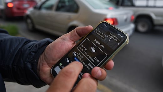SICT aclara que Uber y apps de transporte no están autorizadas en aeropuertos