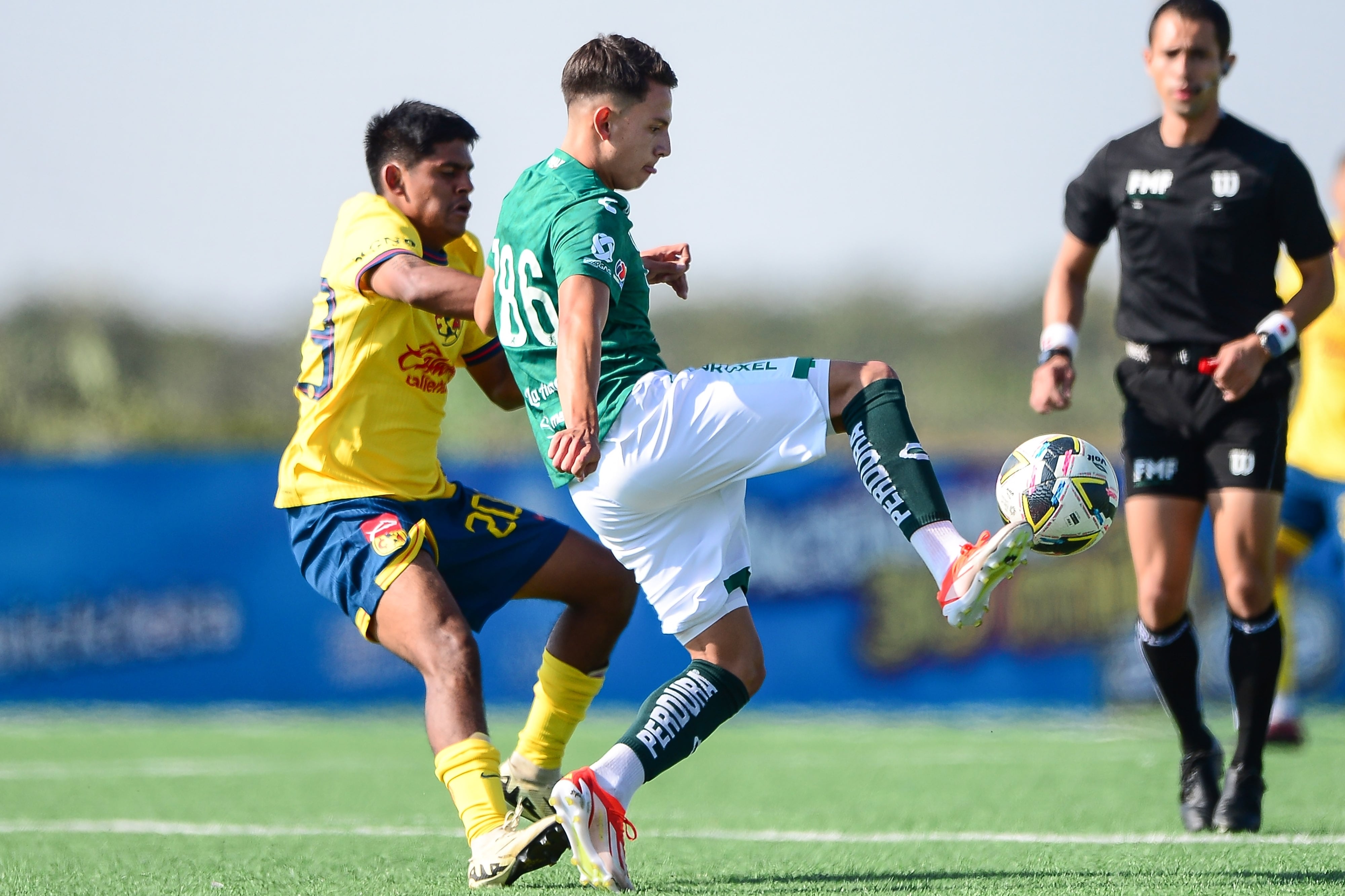 Alan Gutiérrez sigue los pasos de Alexis como futbolista
