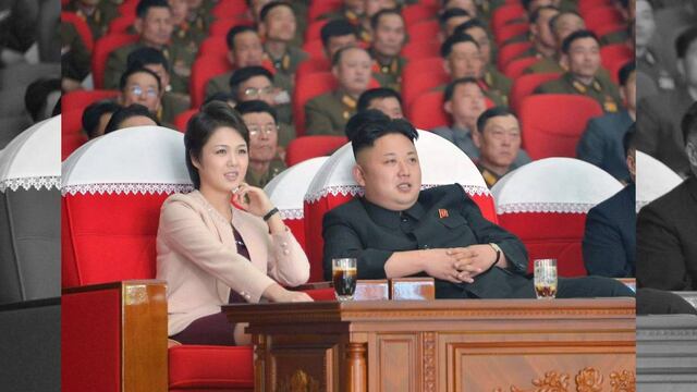 Reaparece en público la esposa de Kim Jong-un después de más de 4 meses