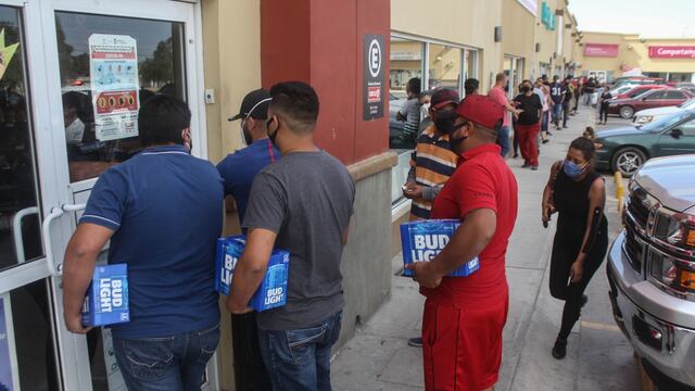 Fila en tienda de conveniencia