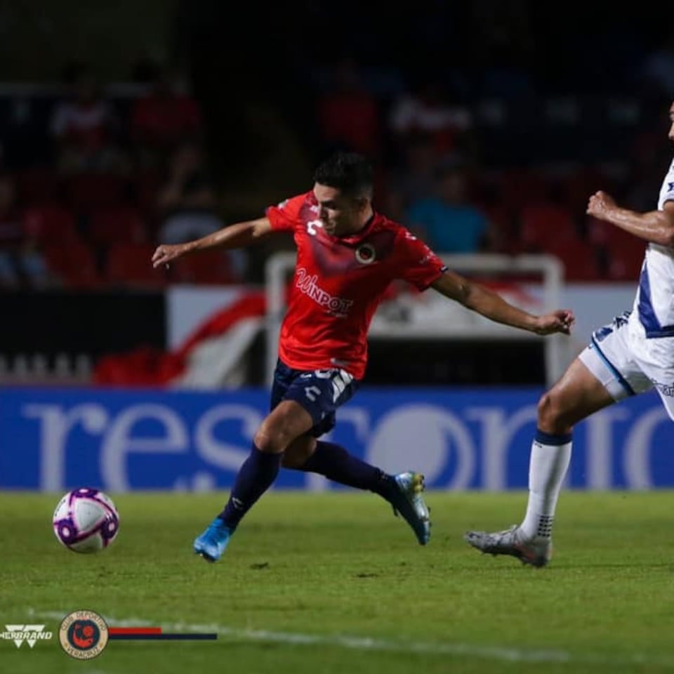 Deuda millonaria de Fidel Kuri con SAT y TV Azteca complica regreso de Tiburones Rojos