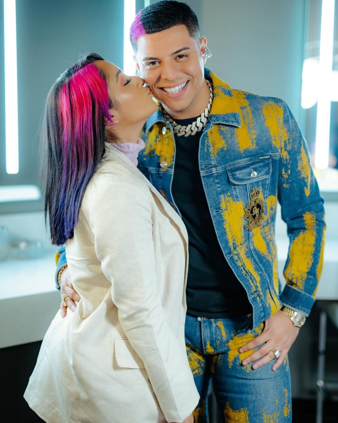 Eduin Caz y su esposa