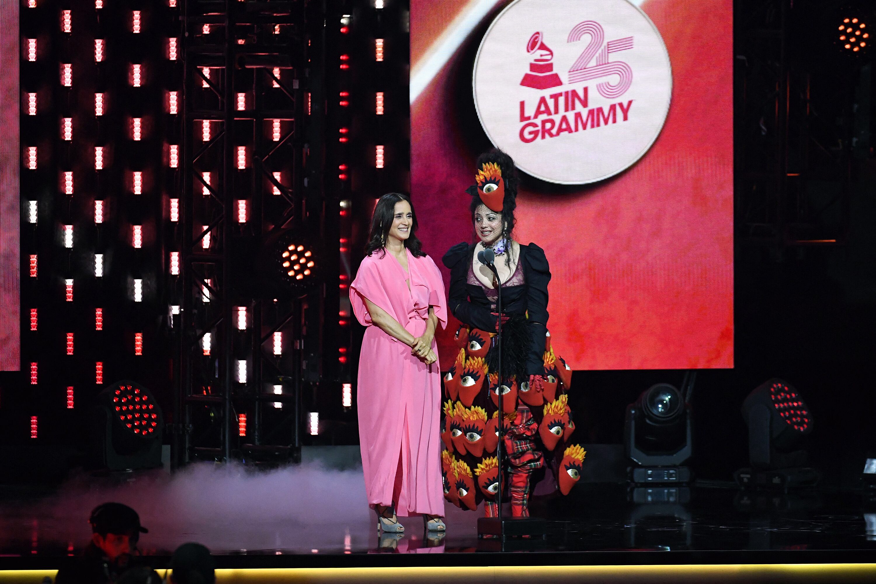 Mon Laferte en Premios Latin Grammy 2024