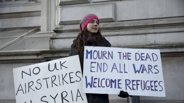 En tanto la fuerza aérea británica ya realiza ataques contra el EI en Irak.