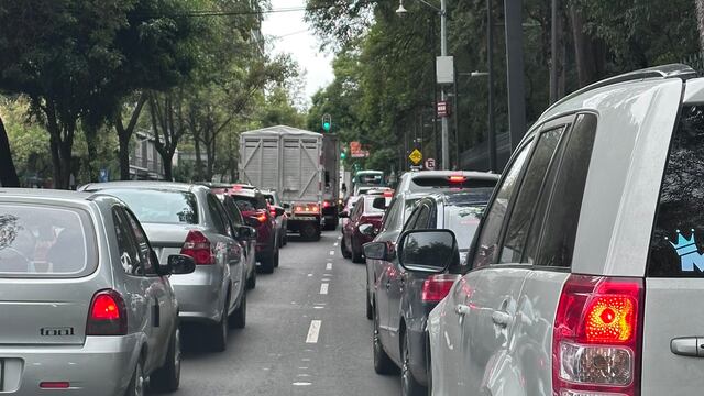 Bloqueo en Avenida Constituyentes hoy provoca caos vial con filas de varios kilómetros