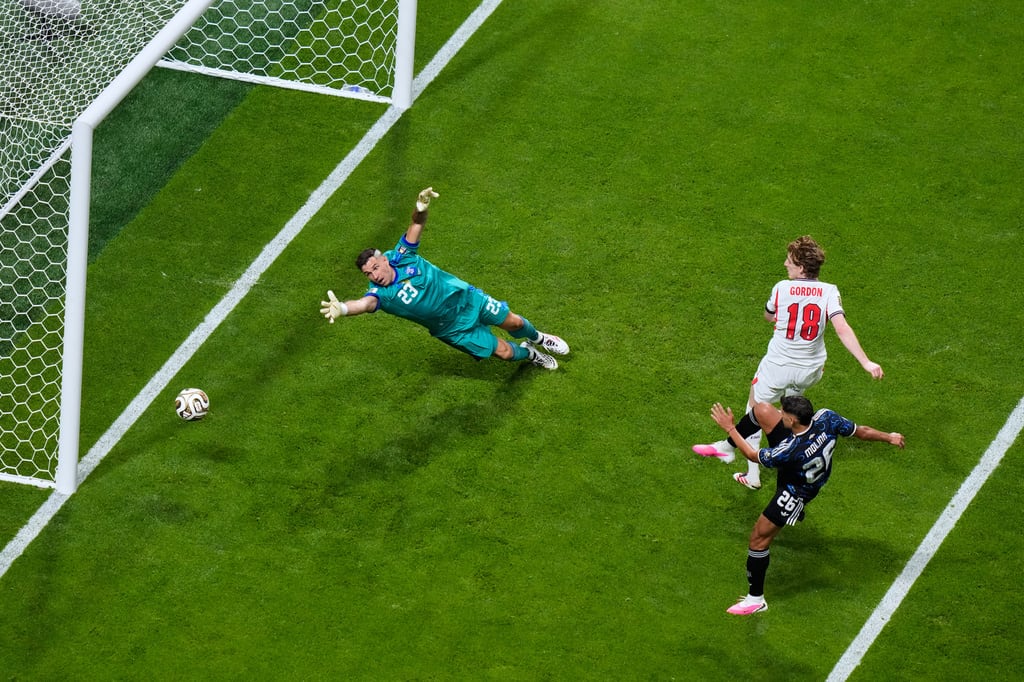 Anthony Gordon anotó el único gol de Inglaterra.