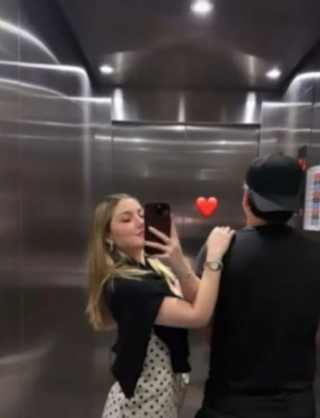 Melenie Carmona junto a su novio