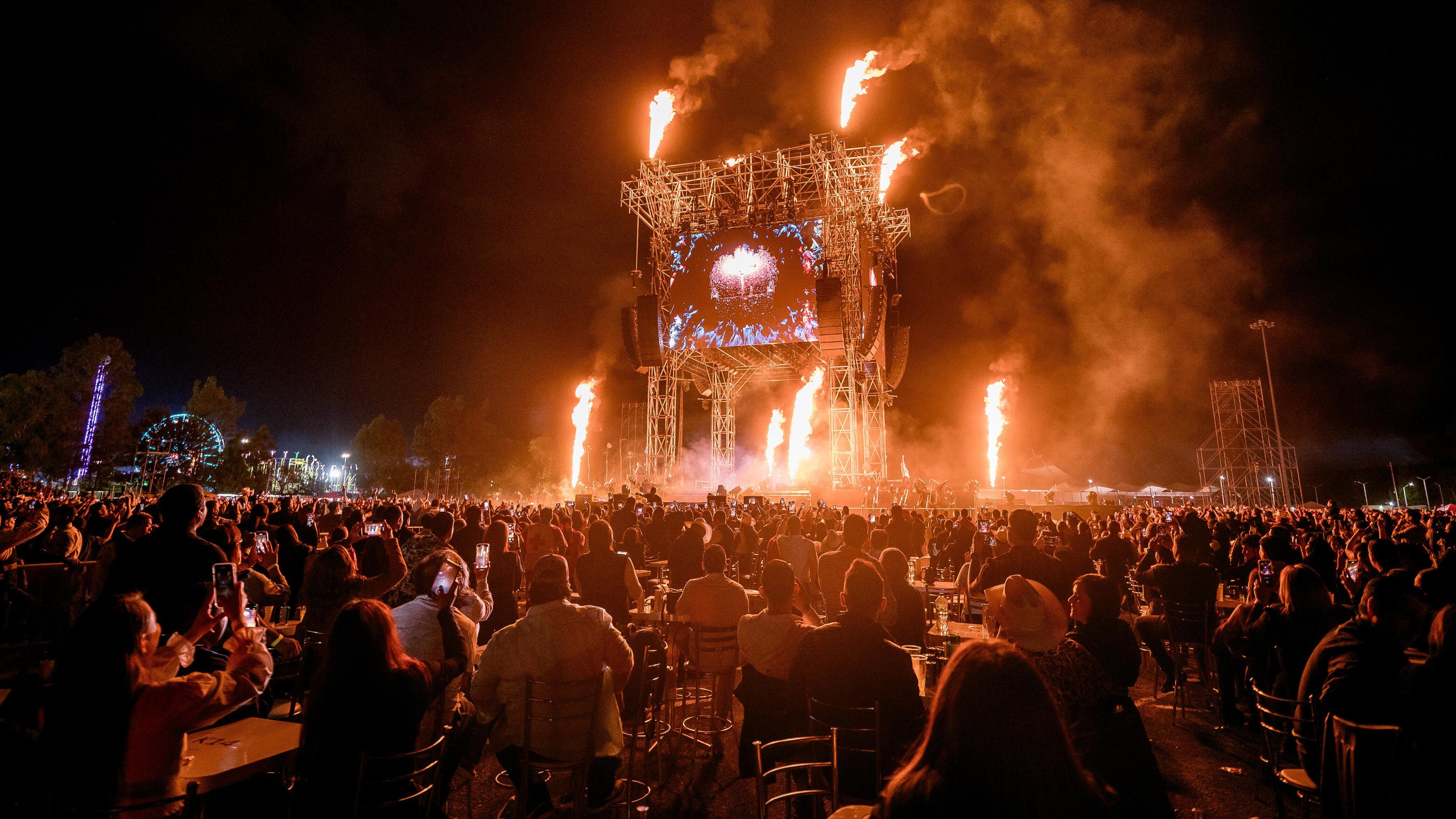 Grupo Firme enciende la Feria Nacional Durango “La Villista 2025”