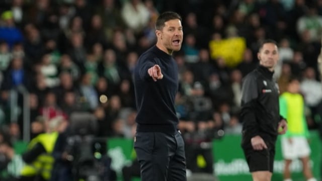 Reportan que el vestuario del Real Madrid está completamente roto por Xabi Alonso