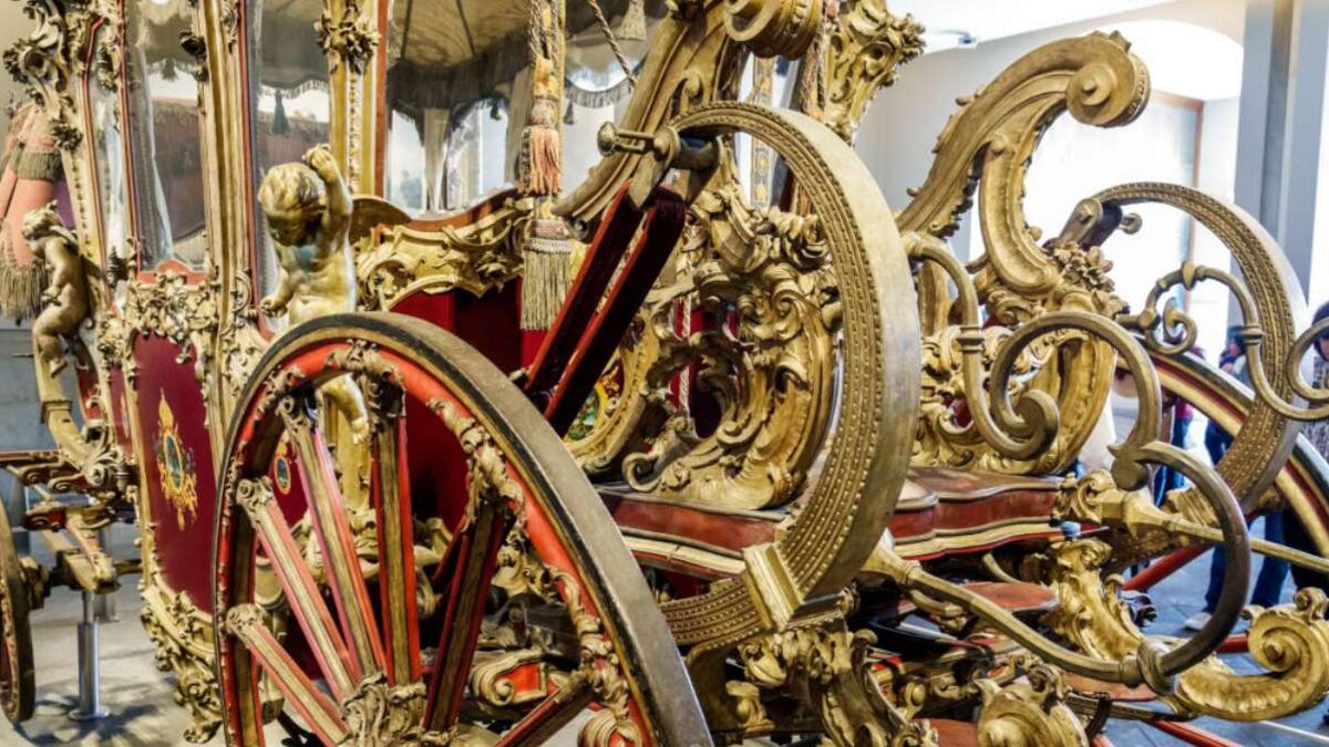 Cuentos y objetos “reales” se deslizan a través de las rejas de Chapultepec…