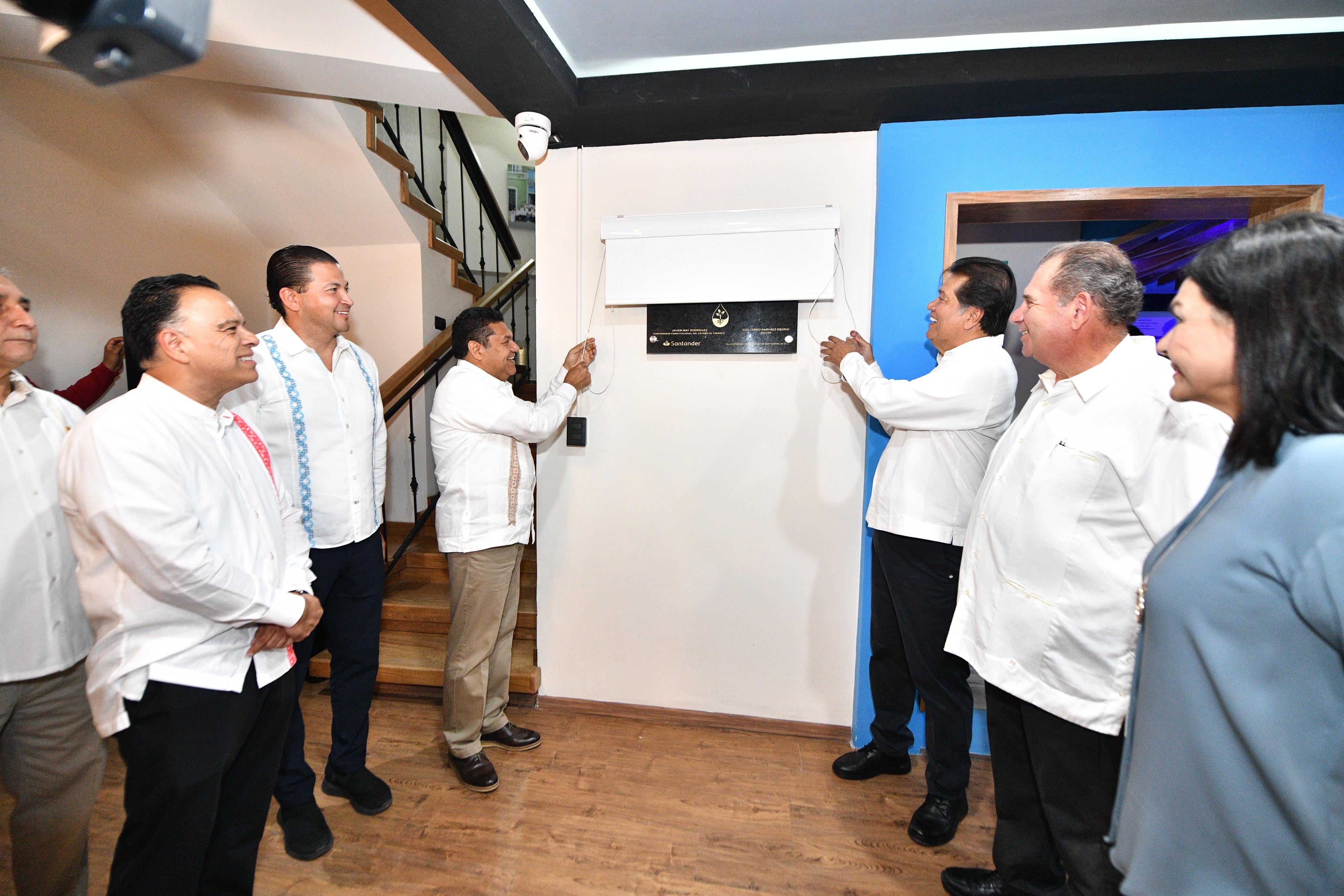 Javier May inaugura Casa Universitaria del Agua